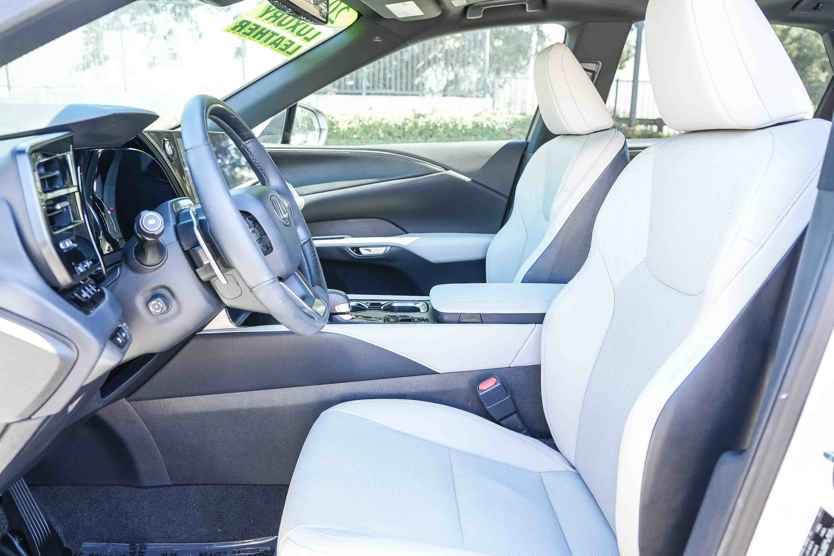 Used 2023 Lexus RX 350 Premium image 17