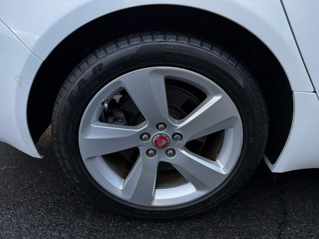 Used 2017 Jaguar XF RWD image 39