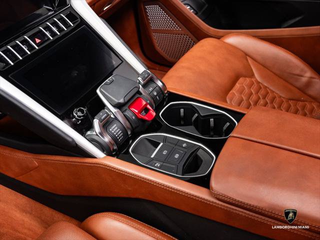 Used 2021 Lamborghini Urus AWD/4WD image 27