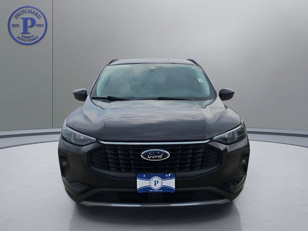 Used 2025 Ford Escape Platinum AWD/4WD image 2