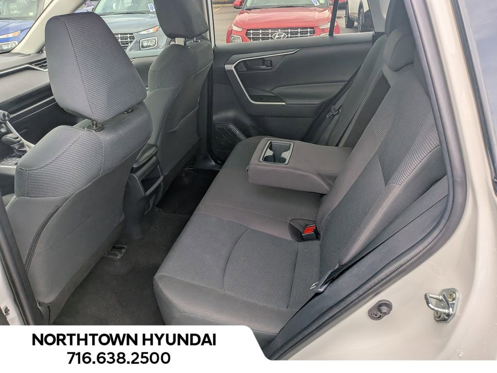 Used 2021 Toyota RAV4 LE AWD/4WD image 30