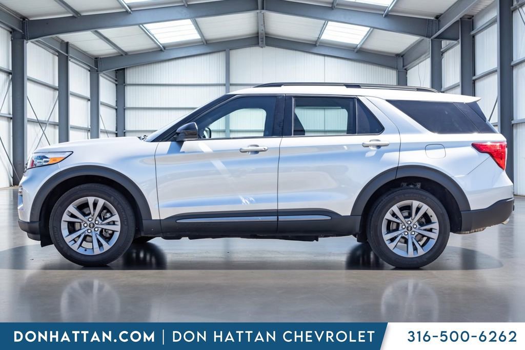 Used 2022 Ford Explorer XLT w/ Equipment Group 202A AWD/4WD image 2