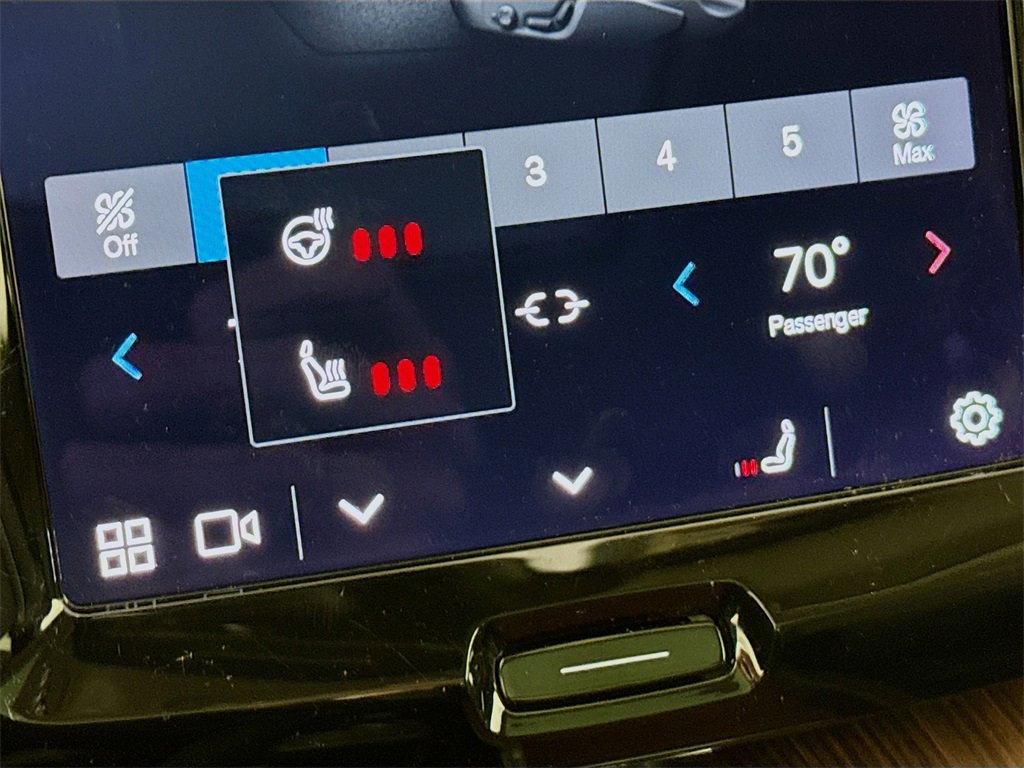 Used 2023 Volvo XC60 T8 Plus image 22