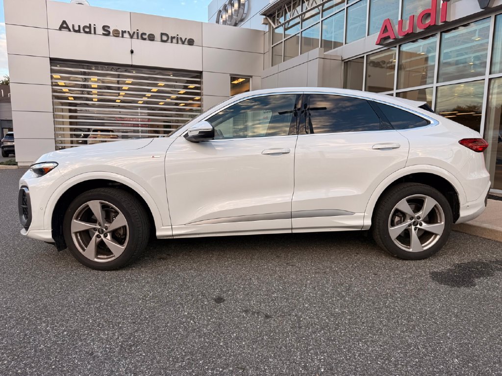 Used 2025 Audi Q5 Premium Plus w/ Premium Plus AWD/4WD image 2