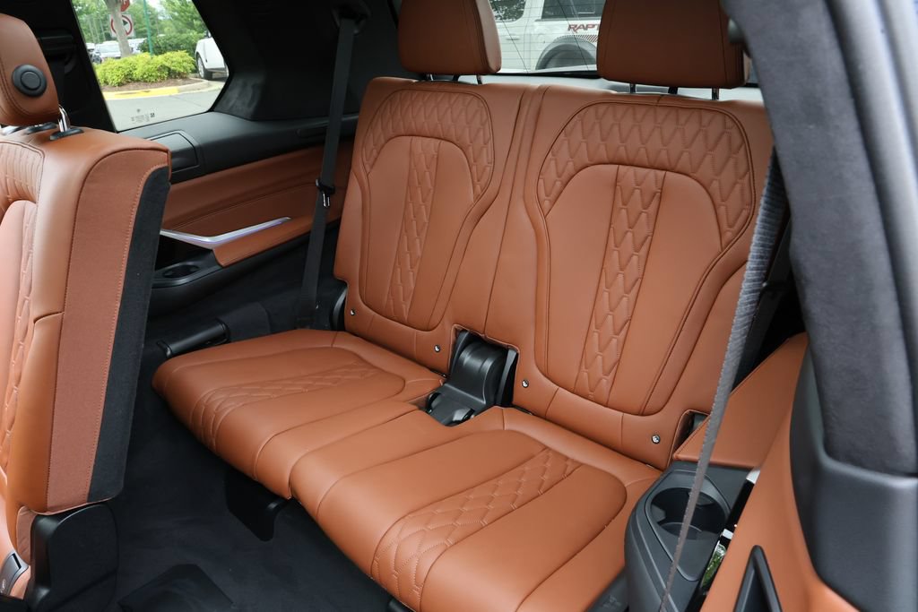 Used 2023 BMW X7 xDrive40i w/ M Sport Package AWD/4WD image 26