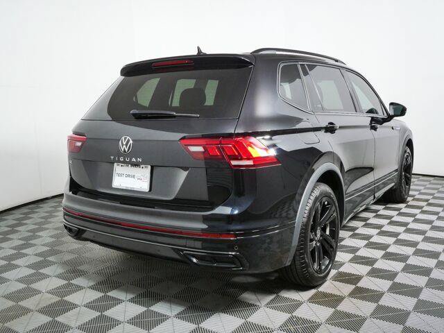 Used 2024 Volkswagen Tiguan SE R-Line FWD image 3