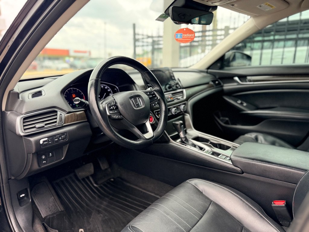Used 2018 Honda Accord Touring image 14