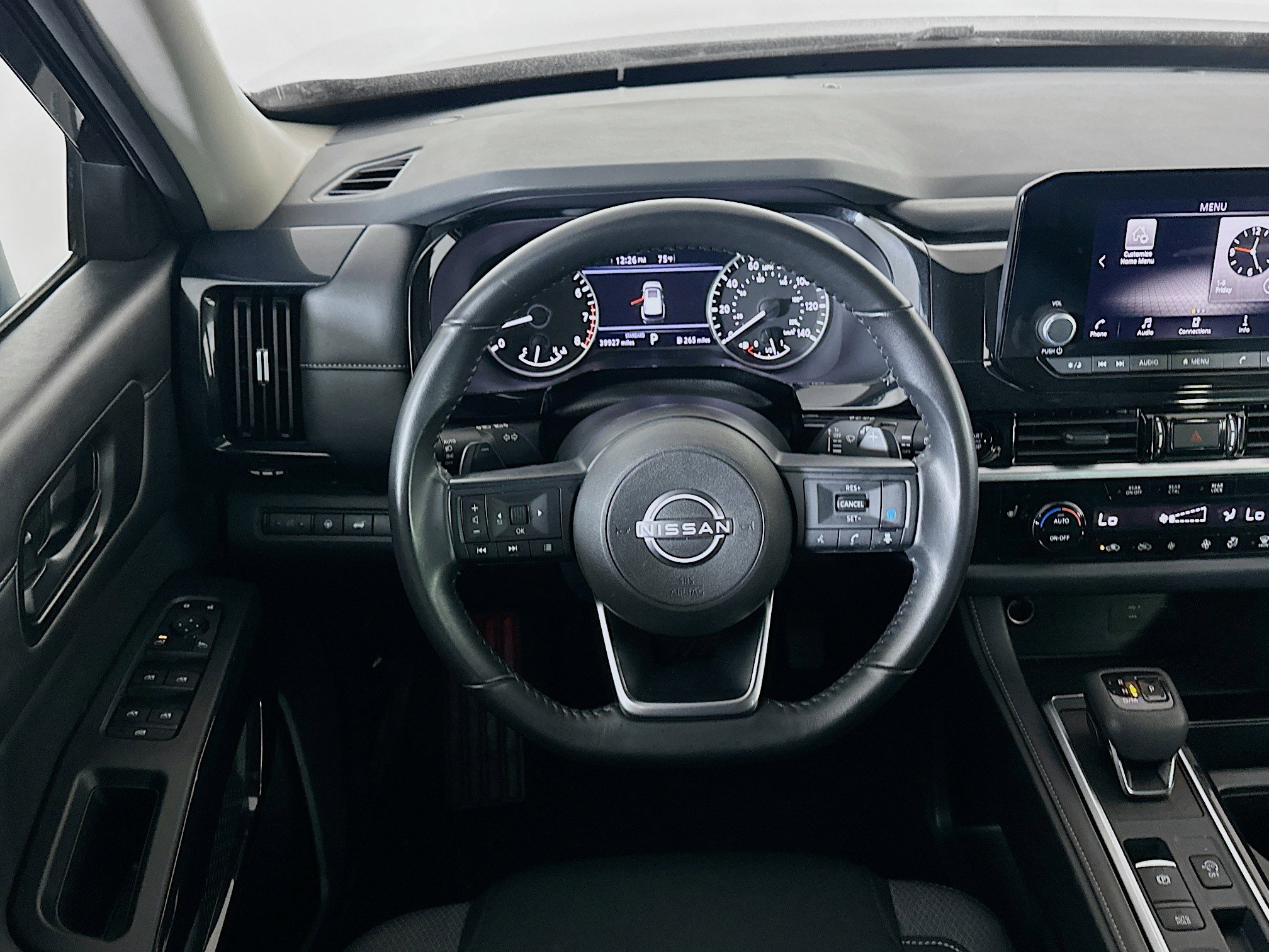 Used 2025 Nissan Pathfinder SV image 18