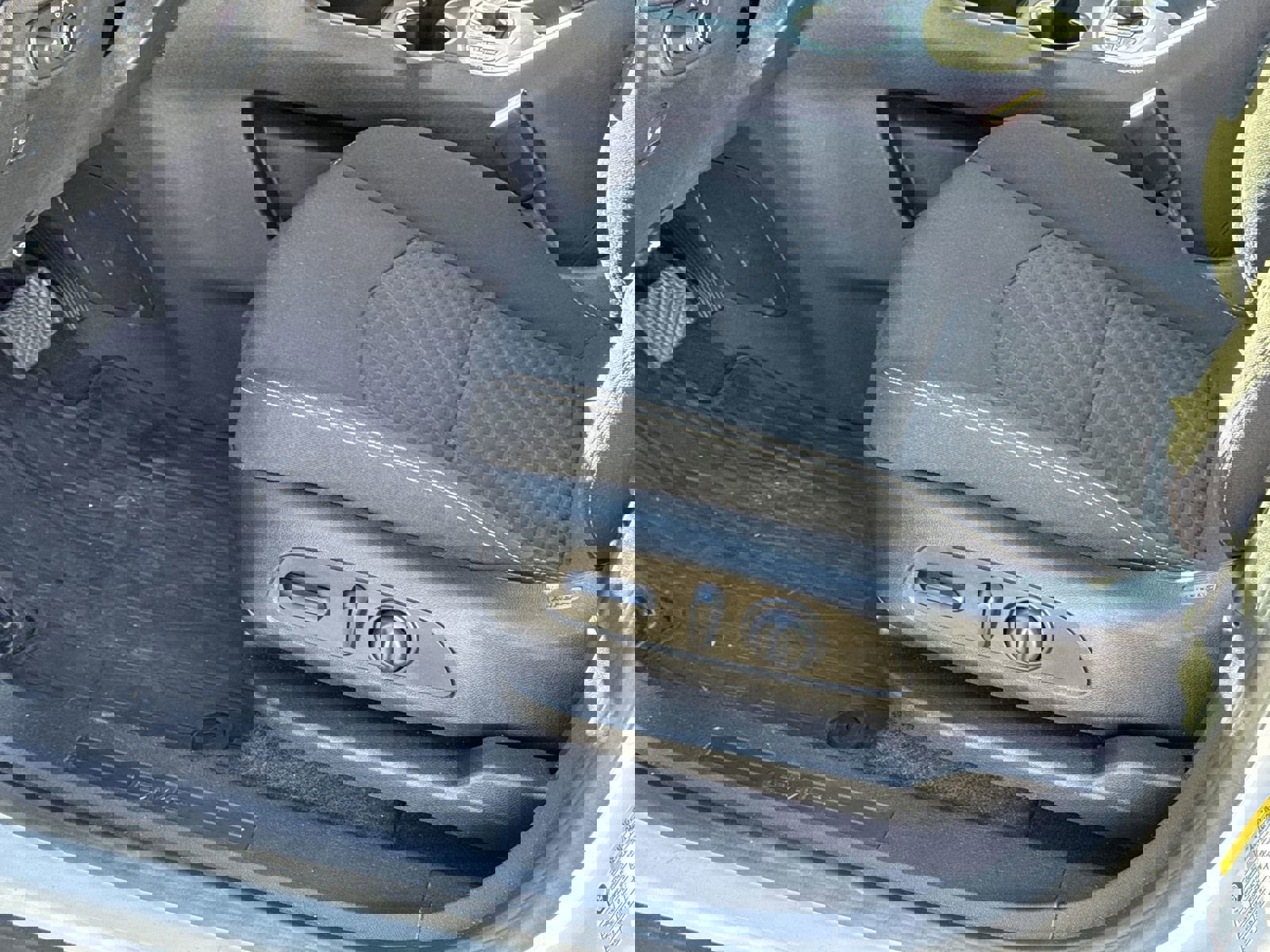 Used 2021 GMC Terrain SLE w/ Driver Convenience Package image 17