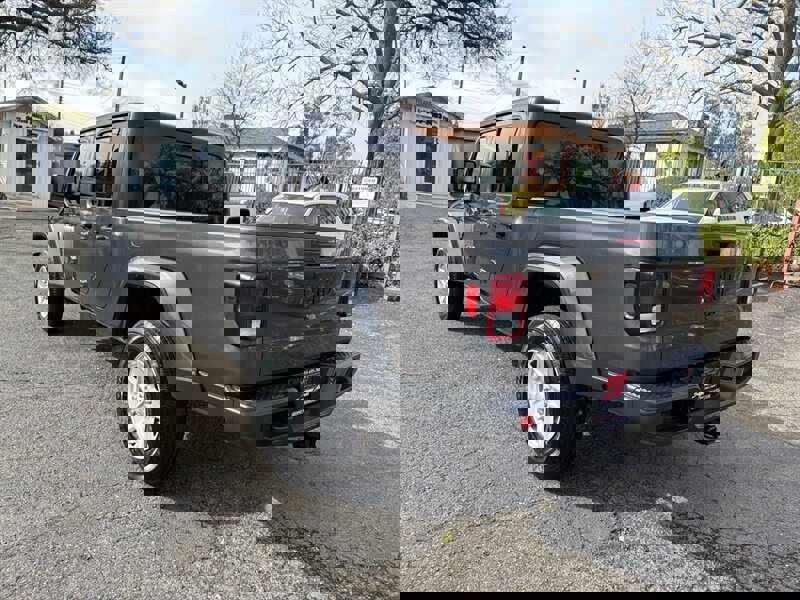 Used 2022 Jeep Gladiator Sport image 12
