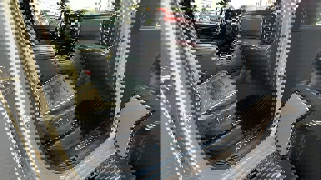 Used 2024 GMC Sierra 2500 AT4X image 17