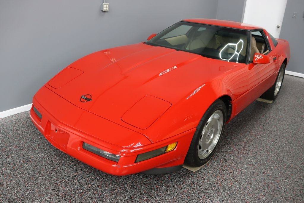Used 2002 Chevrolet Corvette Coupe w/ Preferred Equipment Group2 RWD image 1