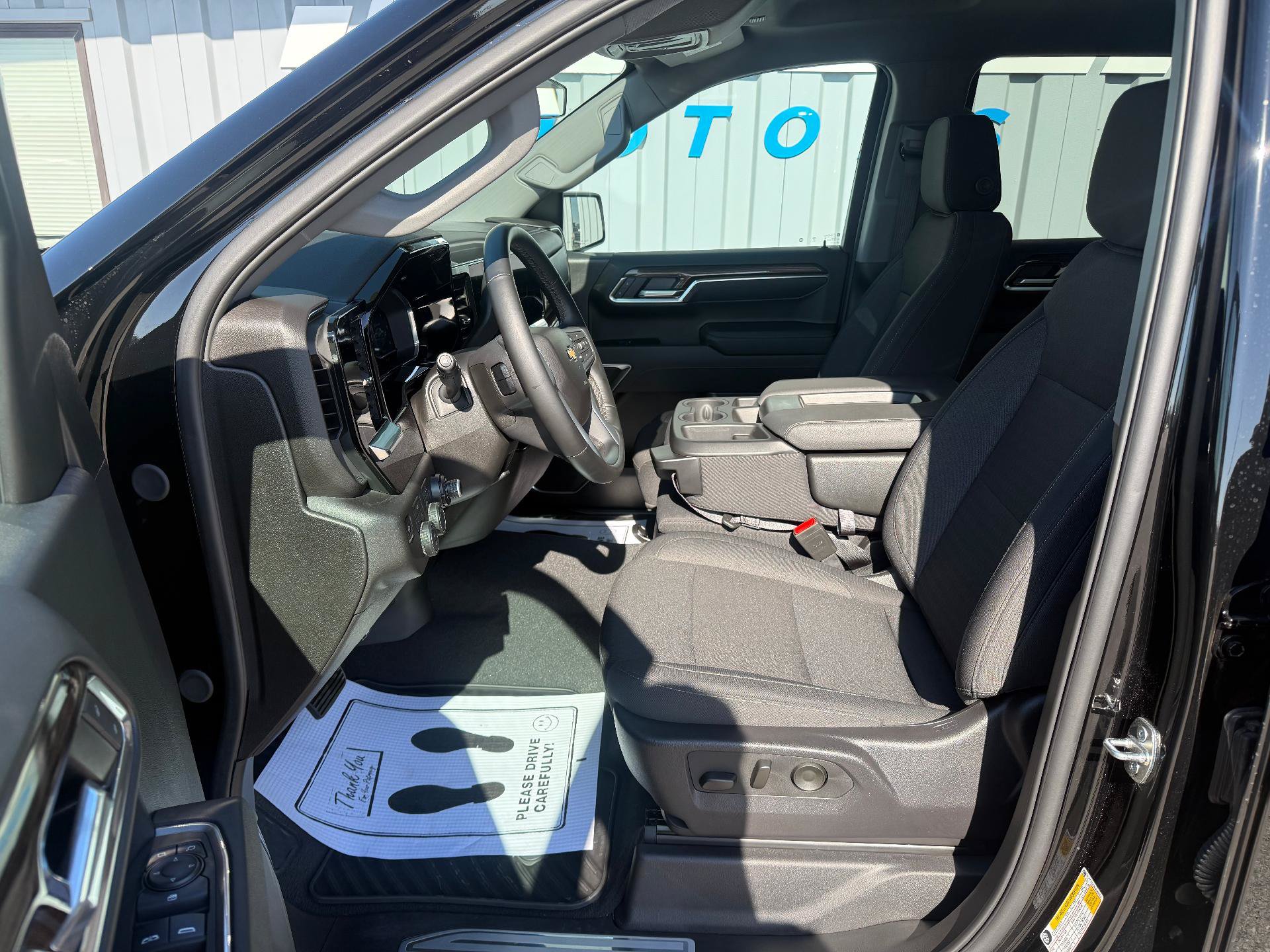 Used 2024 Chevrolet Silverado 1500 LT AWD/4WD image 12