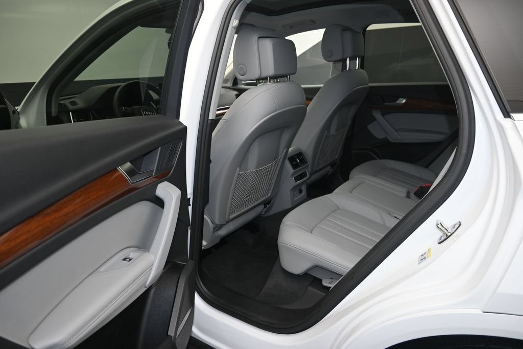 Used 2023 Audi Q5 2.0T Premium Plus w/ Premium Plus Package AWD/4WD image 11
