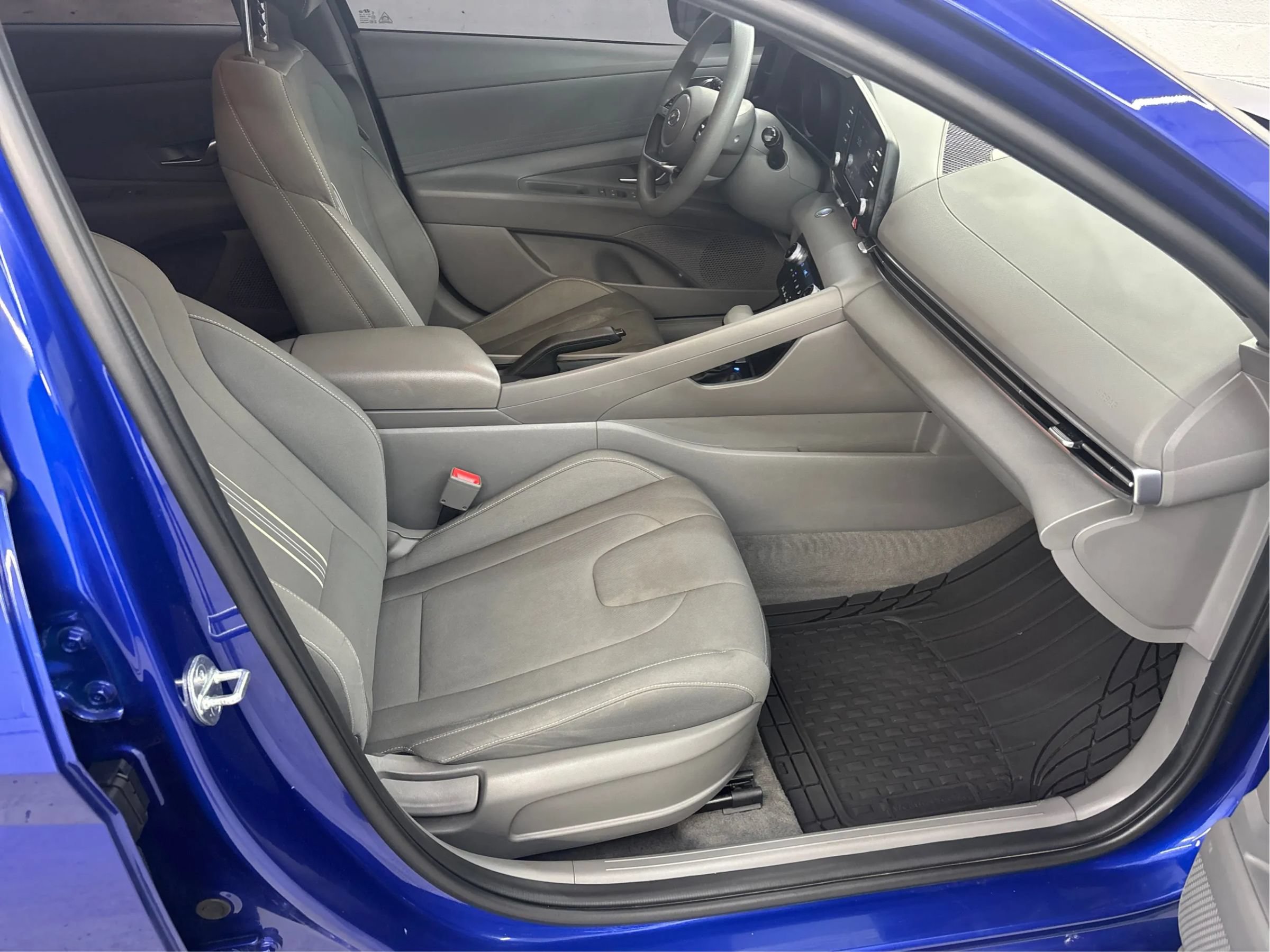 Used 2023 Hyundai Elantra SEL w/ Cargo Package FWD image 13