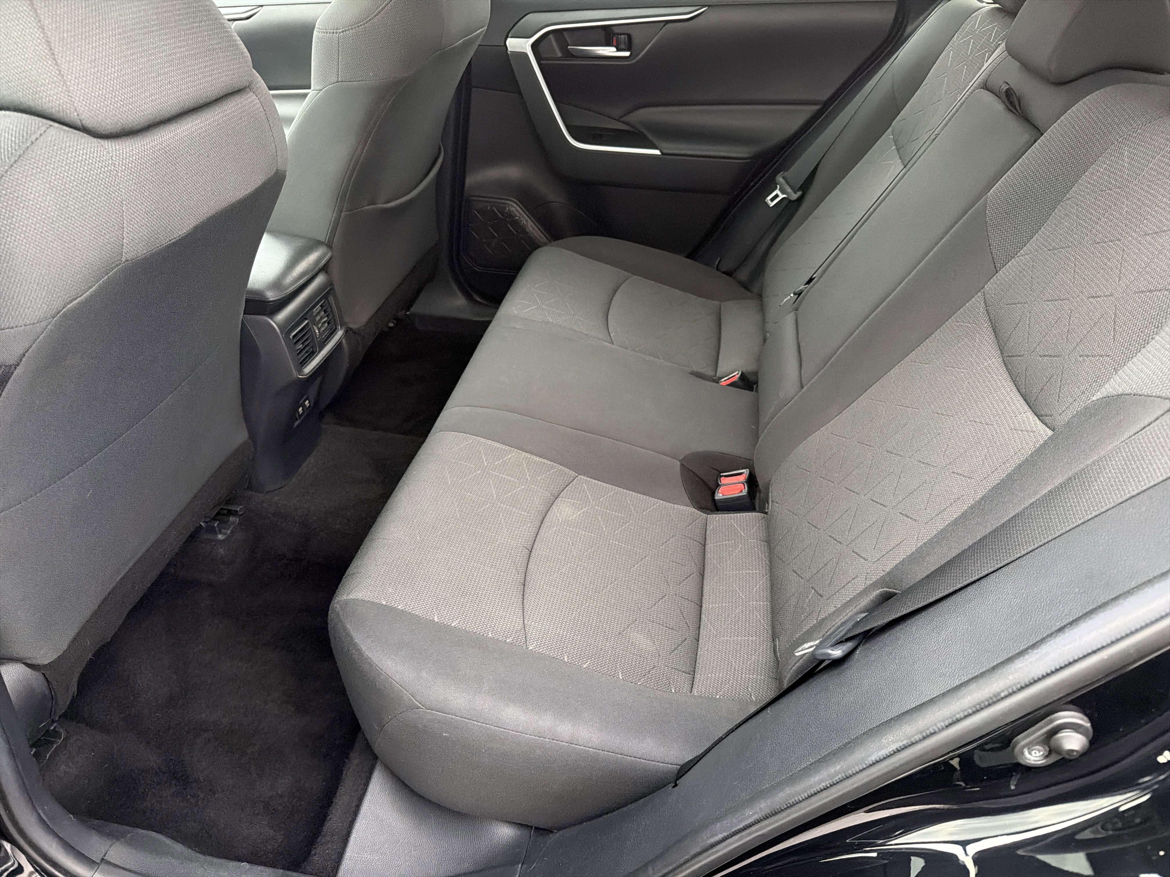 Used 2021 Toyota RAV4 XLE w/ Convenience Package image 32