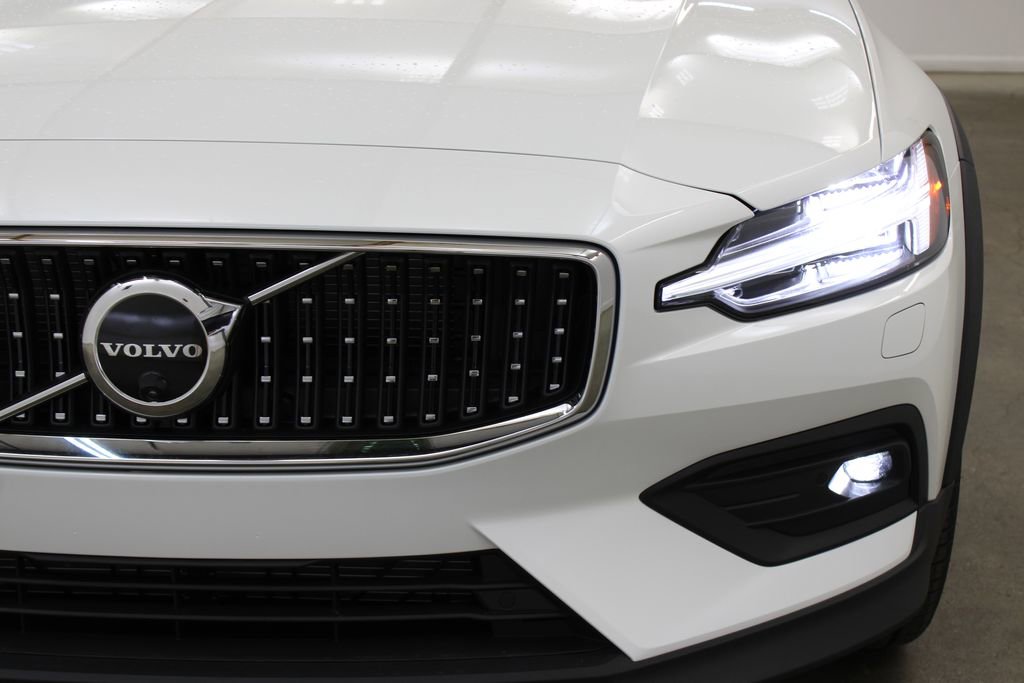 New 2026 Volvo V60 B5 Cross Country Plus w/ Climate Package AWD/4WD image 8
