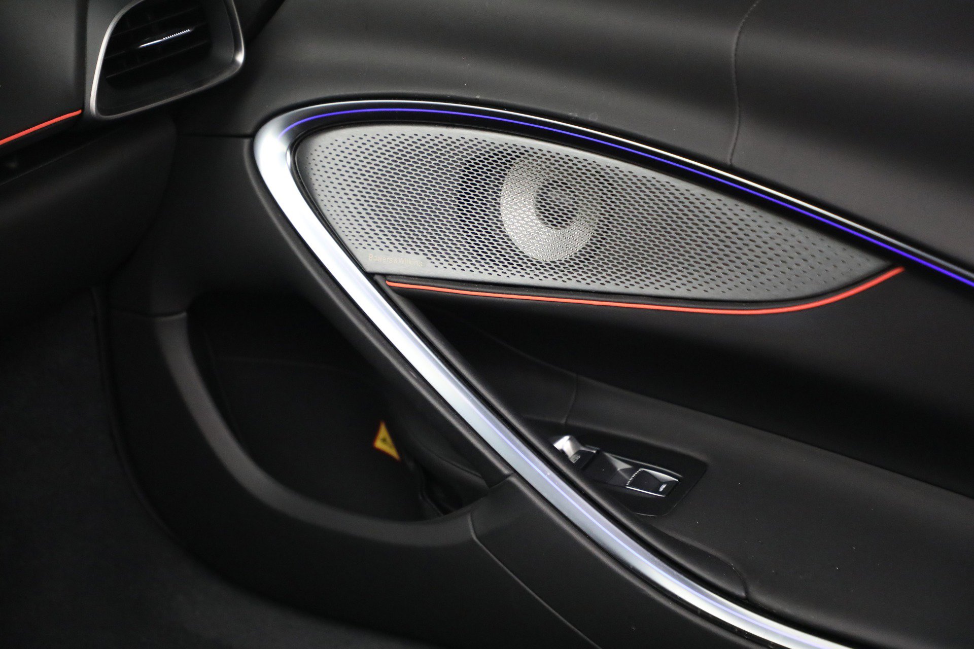 Used 2025 McLaren Artura Spider image 29