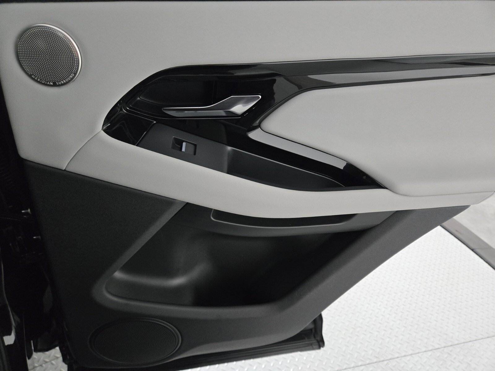 Used 2024 Land Rover Range Rover Evoque Dynamic SE image 20