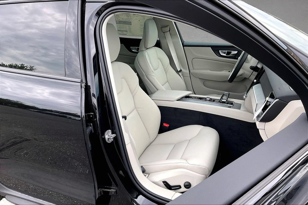 New 2026 Volvo V60 B5 Cross Country Plus w/ Climate Package AWD/4WD image 12