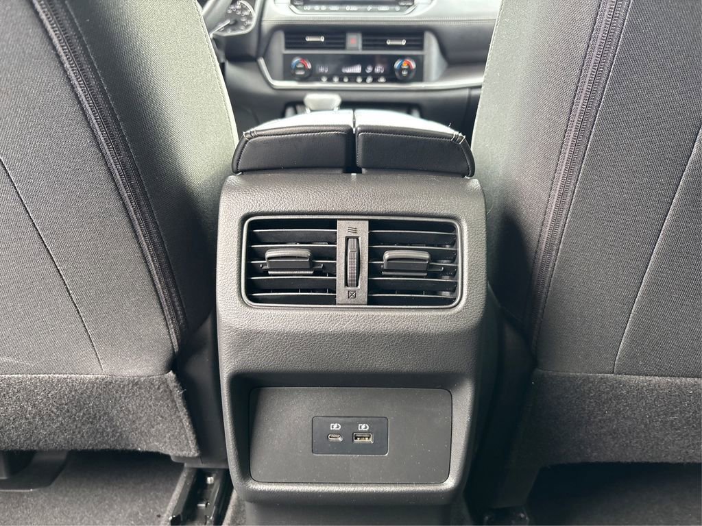 Used 2023 Nissan Rogue SV image 29