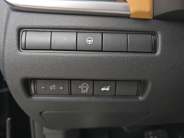 Used 2023 Nissan Rogue Platinum FWD image 38