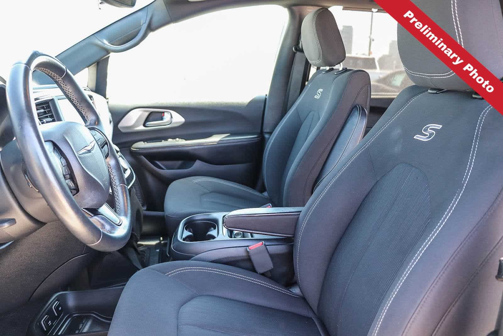 Used 2018 Chrysler Pacifica Touring Plus w/ S Appearance Package FWD image 12