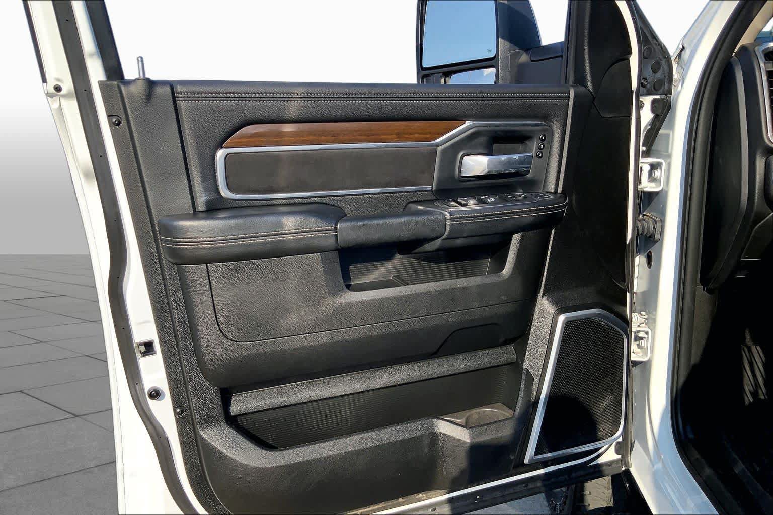Used 2023 RAM 3500 Laramie AWD/4WD image 22