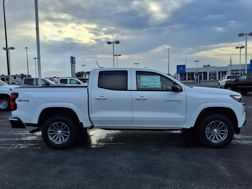 New 2025 Chevrolet Colorado LT w/ LT Convenience Package AWD/4WD image 2