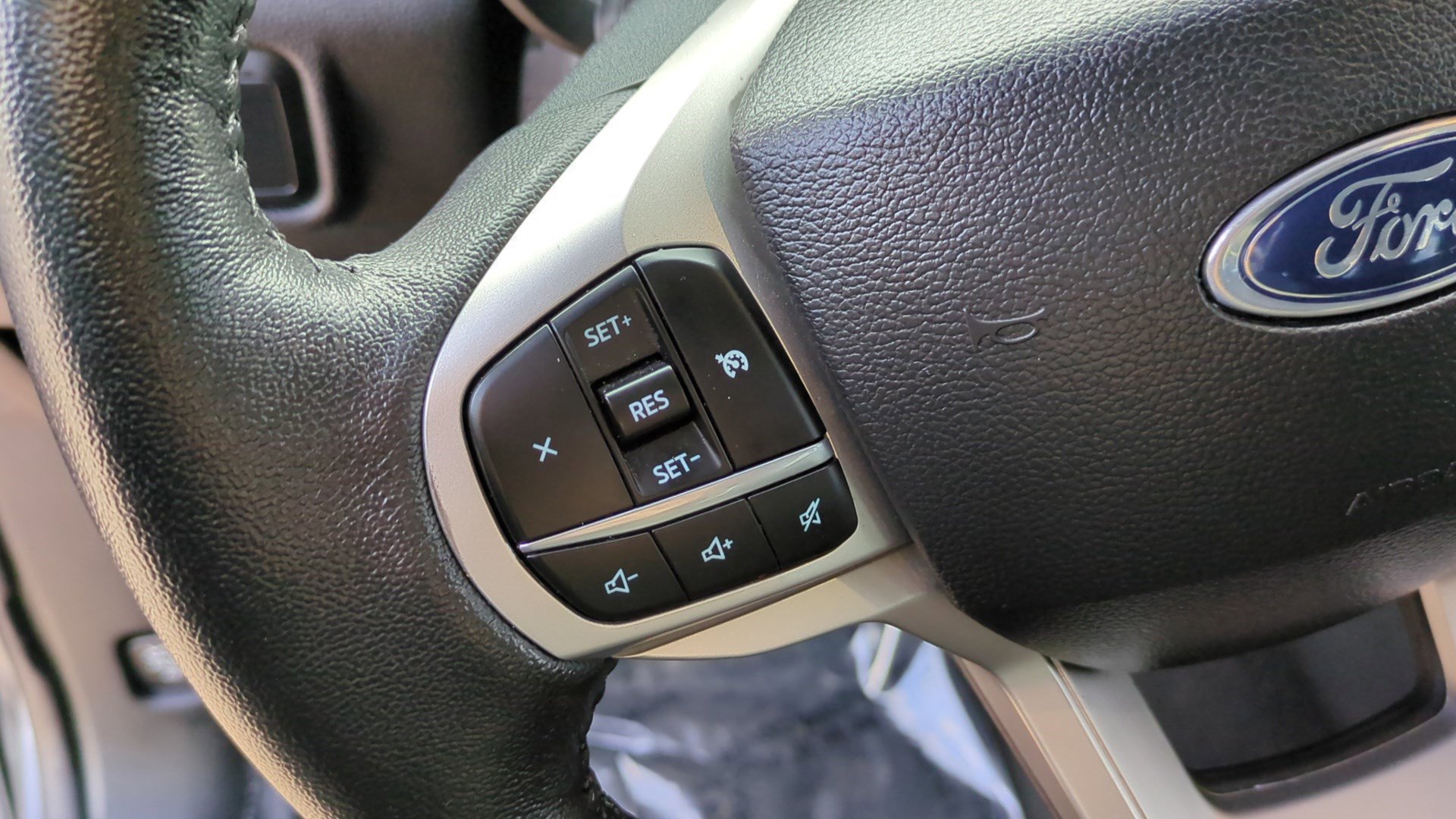 Used 2022 Ford Explorer XLT image 16