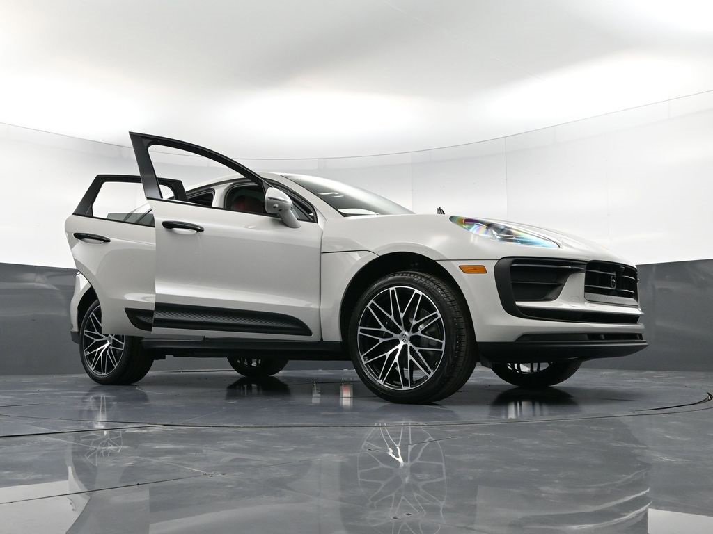 New 2026 Porsche Macan image 36