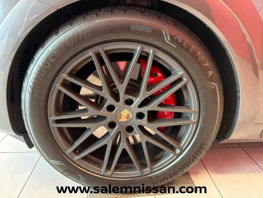 Used 2026 Porsche Cayenne GTS AWD/4WD image 2