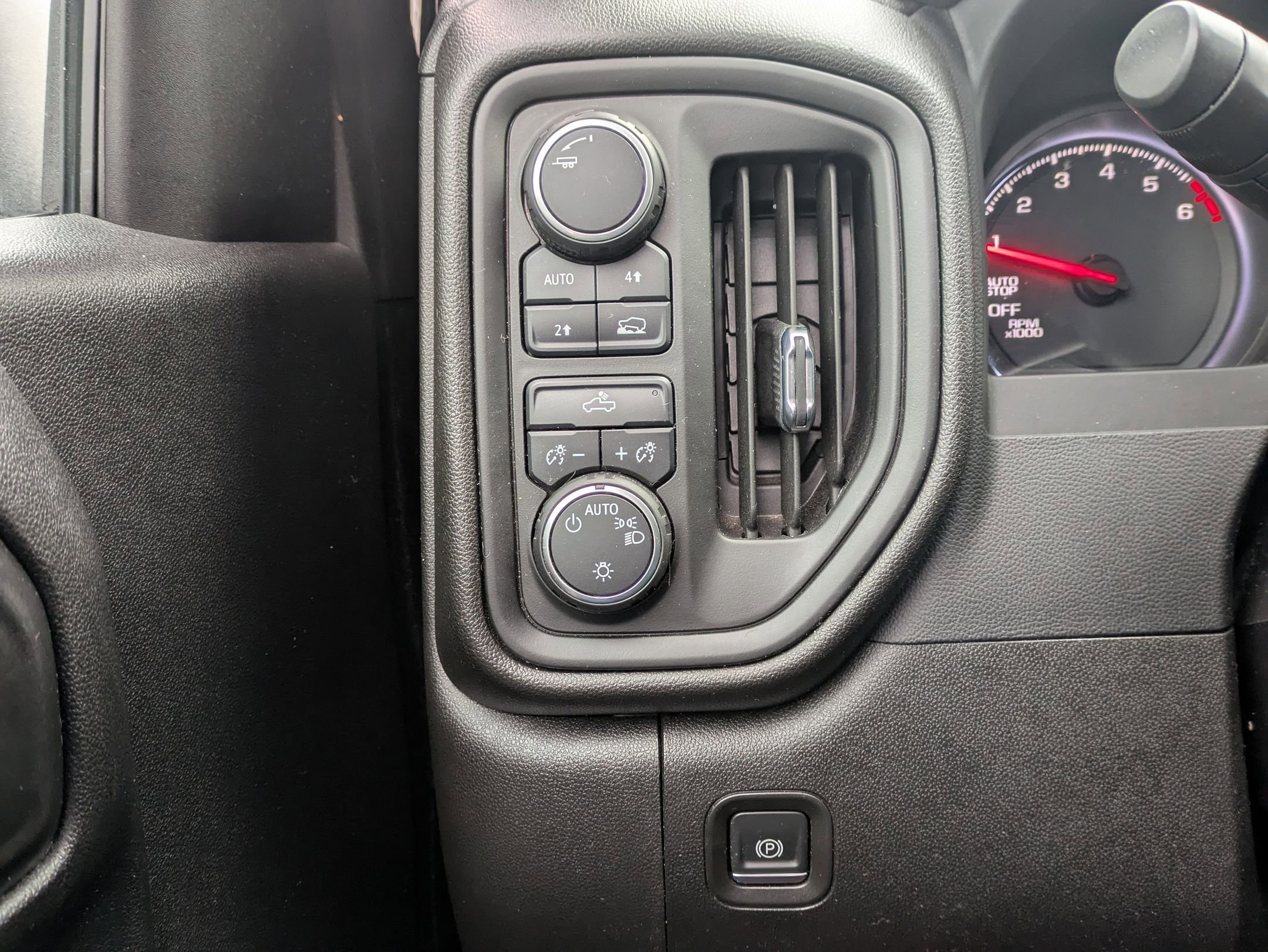 Used 2022 Chevrolet Silverado 1500 Custom image 19