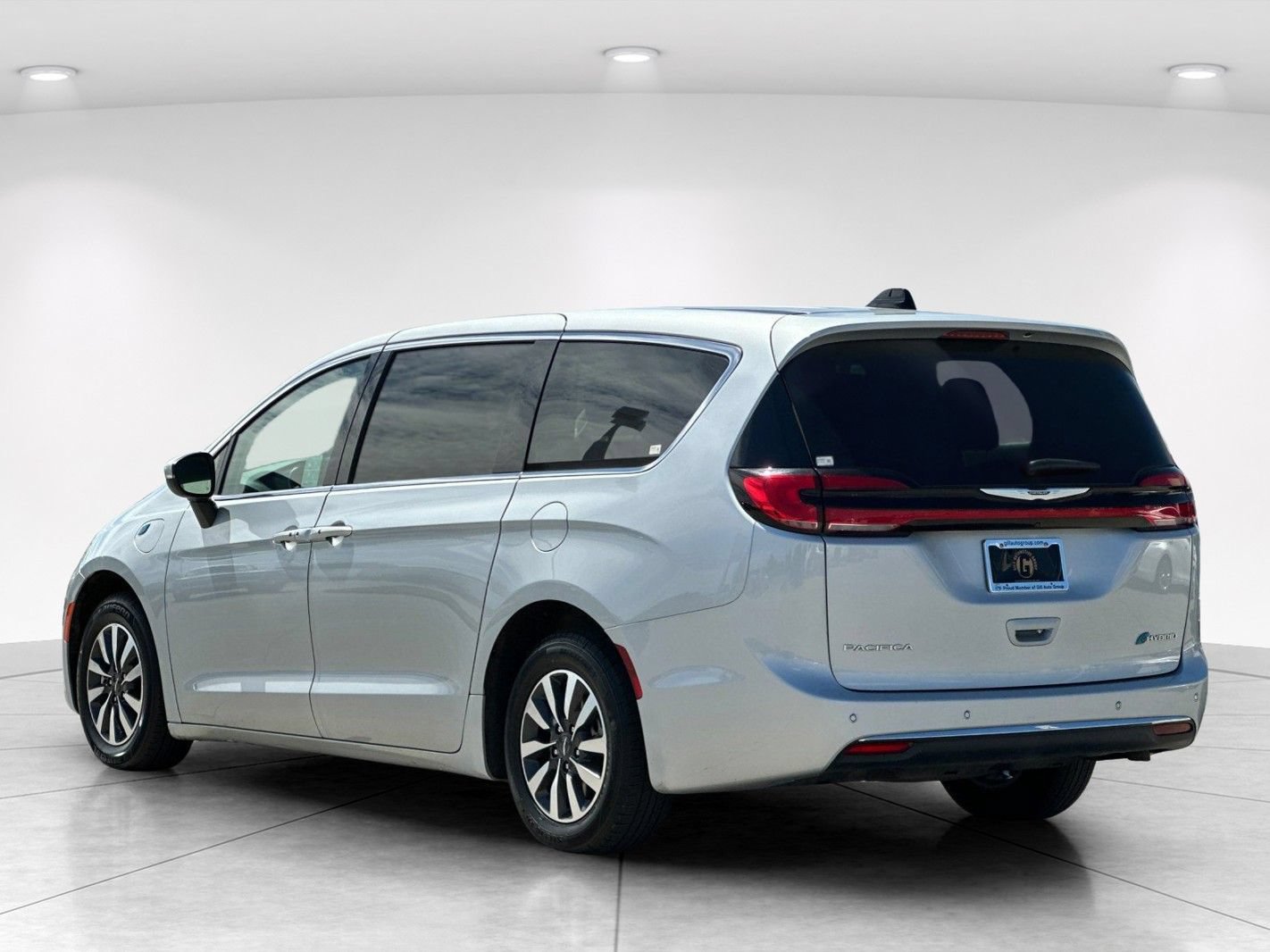 Used 2023 Chrysler Pacifica Touring-L FWD image 4
