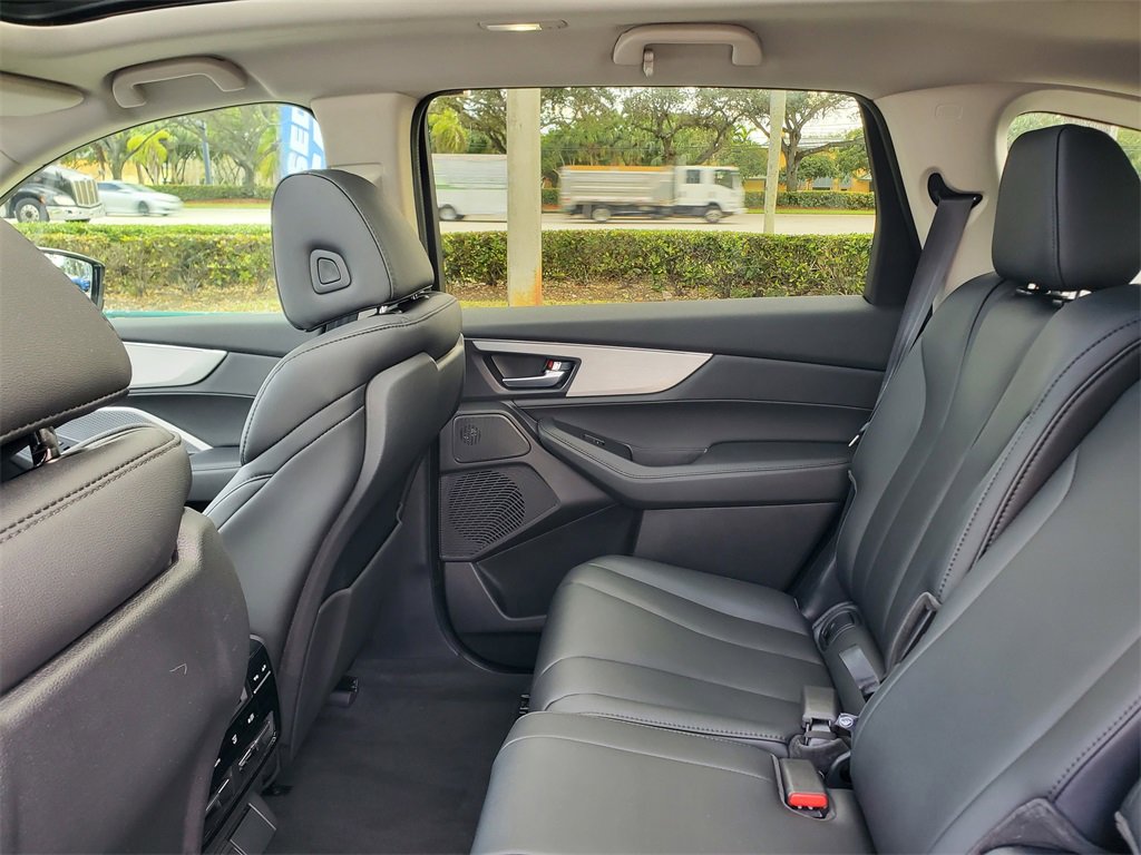 Used 2025 Acura MDX SH-AWD image 12