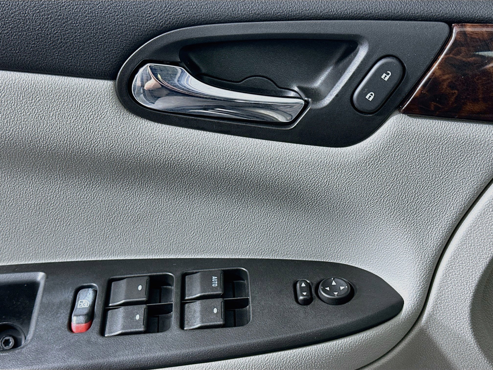 Used 2012 Chevrolet Impala LT w/ LT Sunroof Package FWD image 15