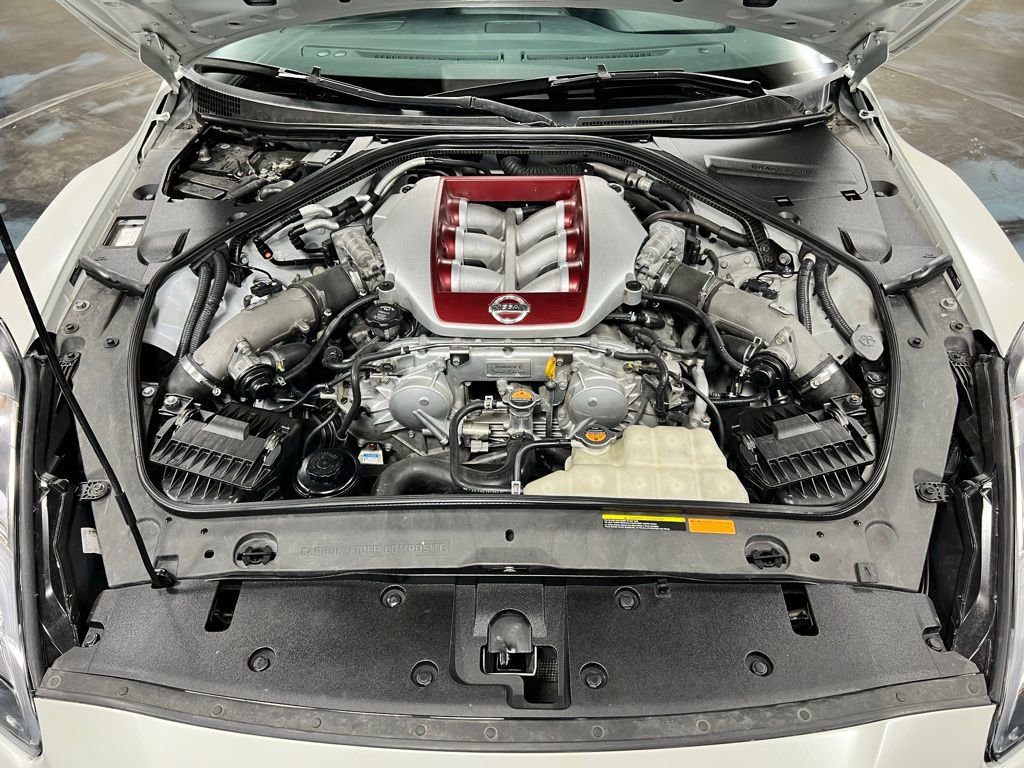 Used 2017 Nissan GT-R Premium image 38
