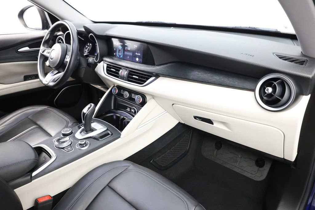 Used 2021 Alfa Romeo Stelvio Sprint w/ Nero Edizione image 21