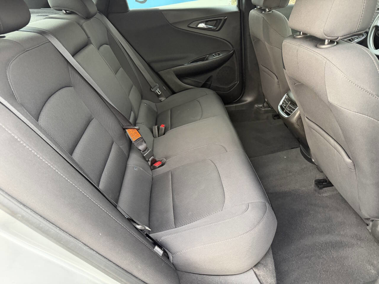 Used 2017 Chevrolet Malibu LT FWD image 29