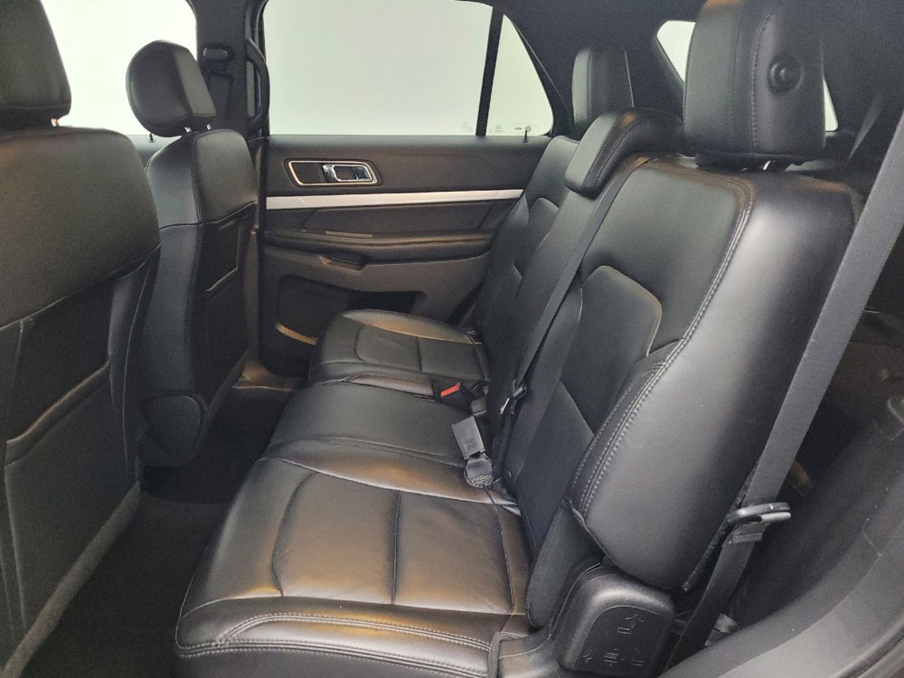 Used 2016 Ford Explorer XLT w/ Equipment Group 202A AWD/4WD image 18