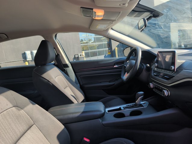 Used 2025 Nissan Altima 2.5 SV FWD image 29