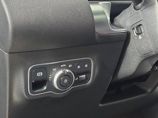 New 2026 Mercedes-Benz GLB 250 4MATIC image 17