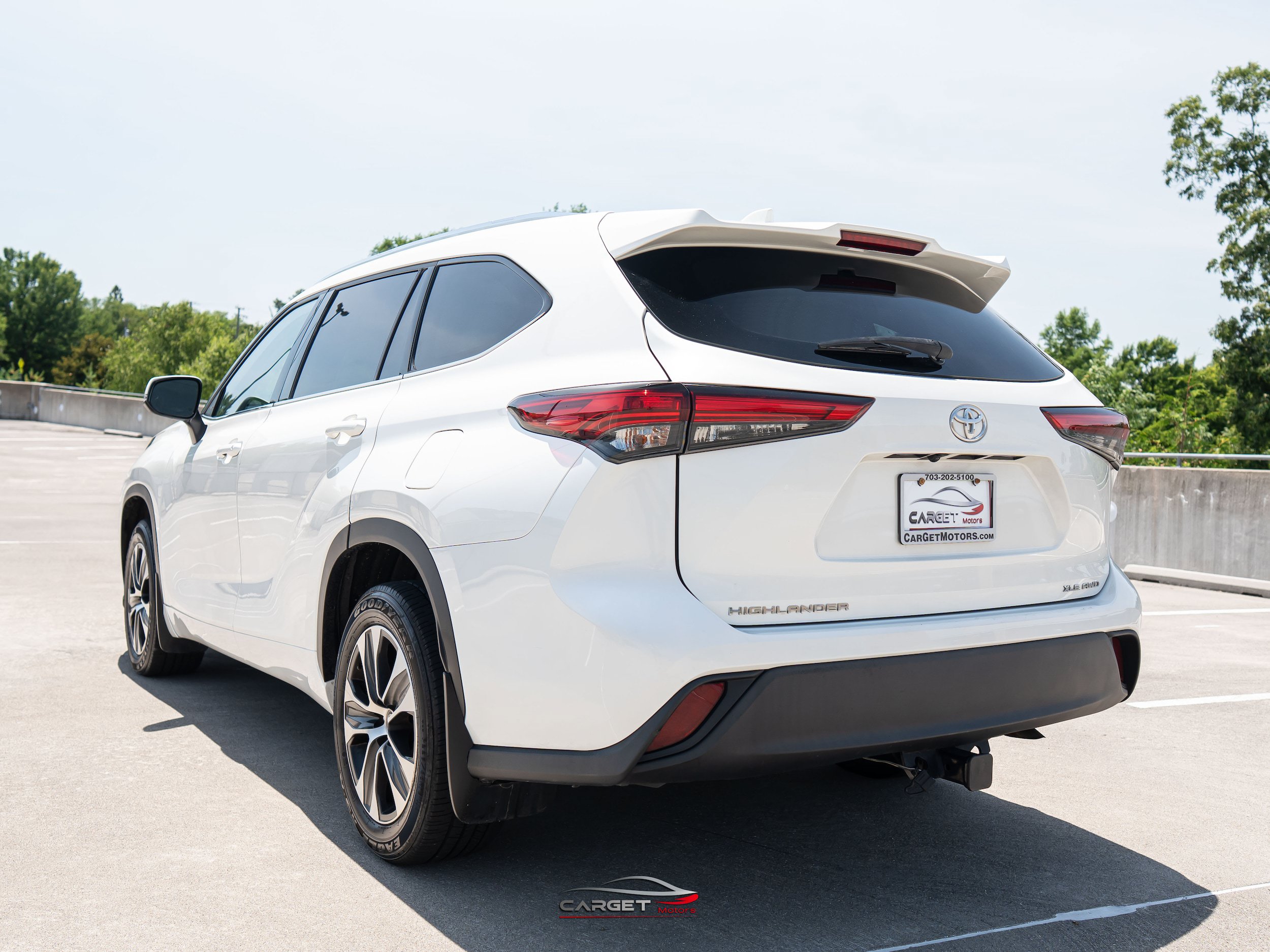 Used 2021 Toyota Highlander XLE AWD/4WD image 5