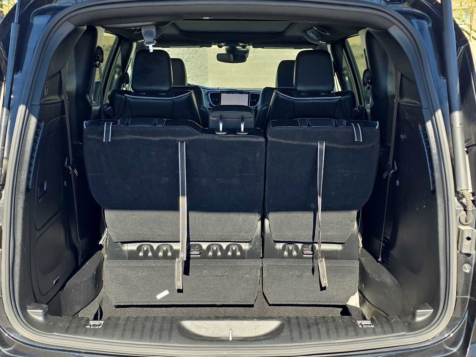 Used 2024 Chrysler Pacifica Premium image 22