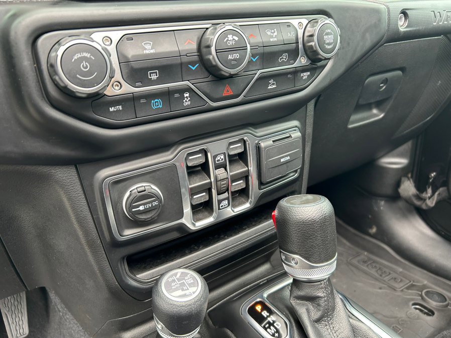 Used 2023 Jeep Wrangler Unlimited w/ Sun & Screen Package AWD/4WD image 25