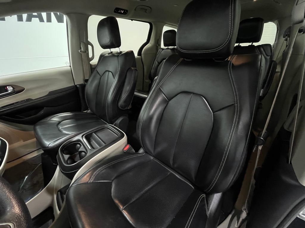 Used 2020 Chrysler Voyager Lxi image 12