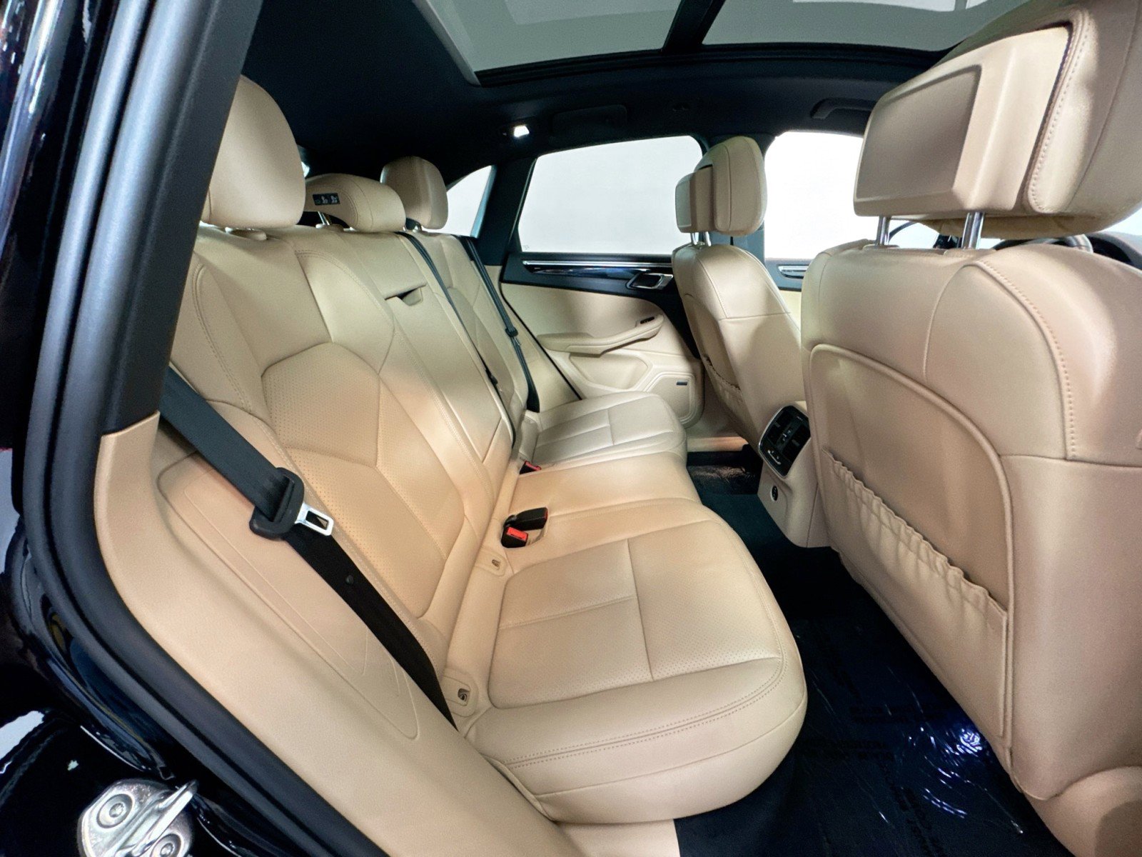 Certified 2025 Porsche Macan image 24