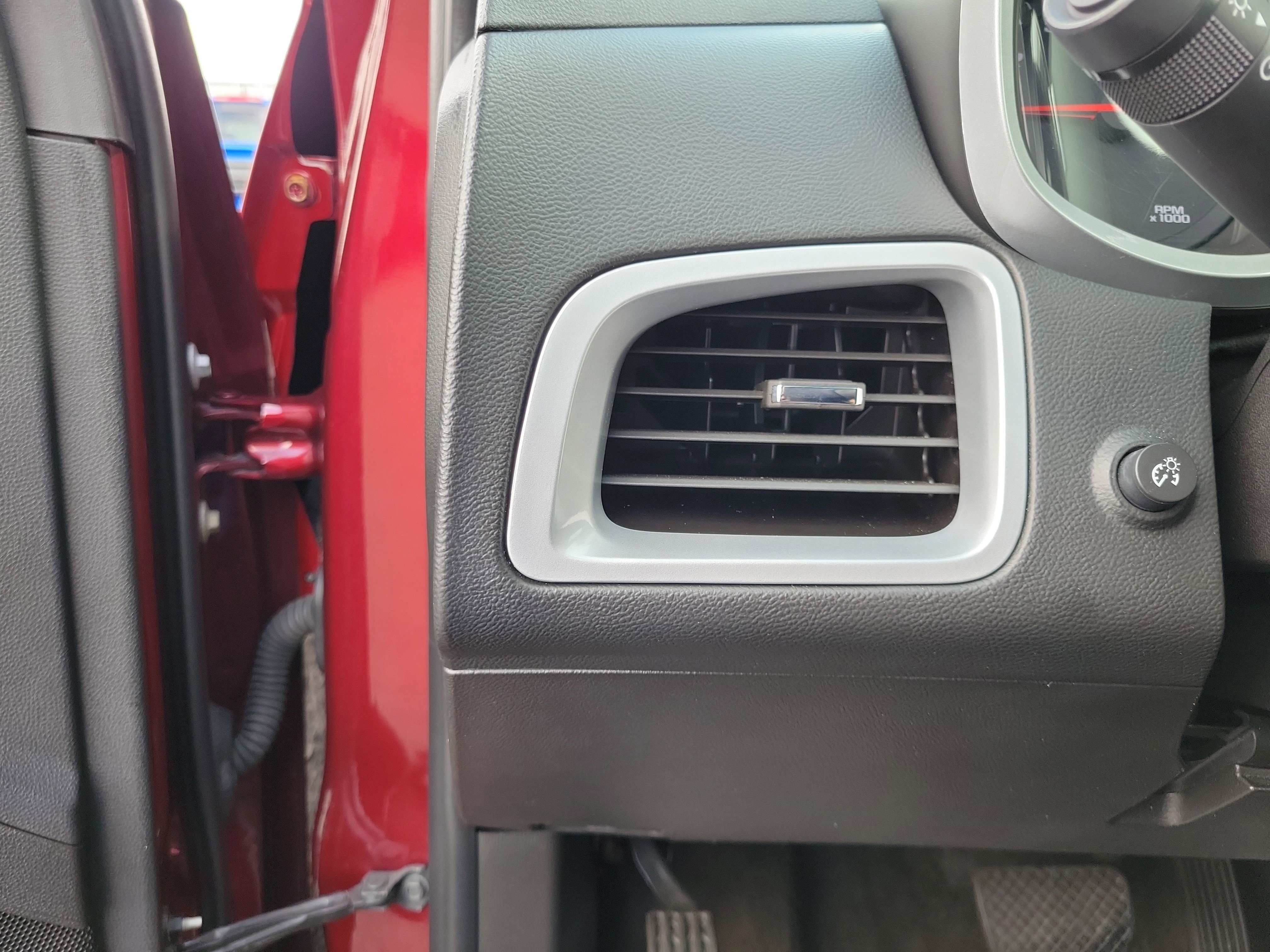 Used 2017 Chevrolet Equinox LT image 20