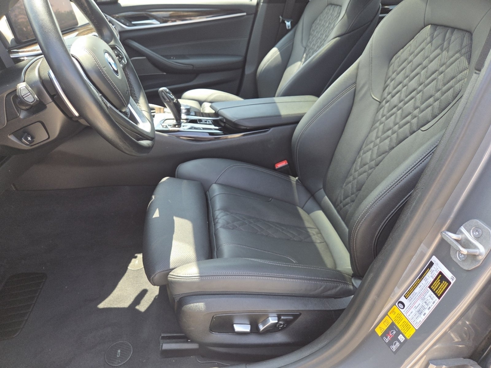 Used 2023 BMW 530e xDrive AWD/4WD image 24