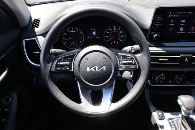 Used 2023 Kia Seltos LX AWD/4WD image 15
